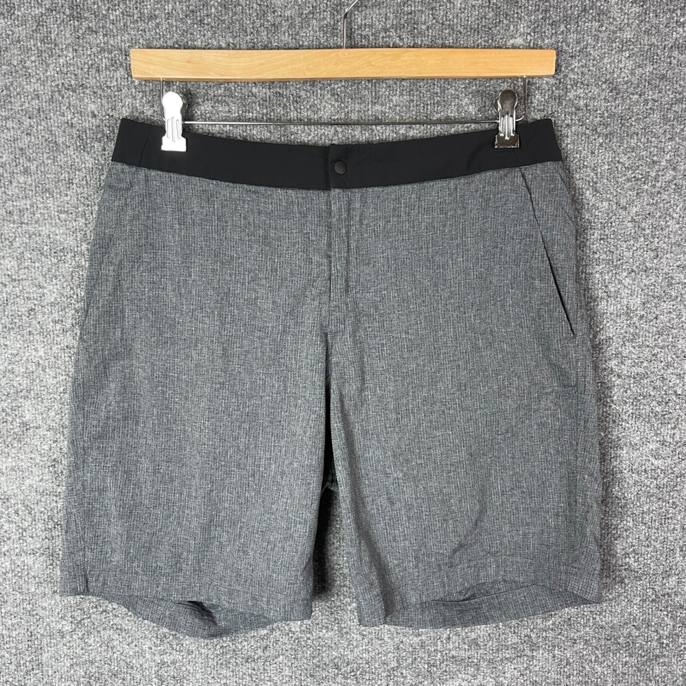 Lululemon Shorts Mens  Gray Golf Casual pockets size 34